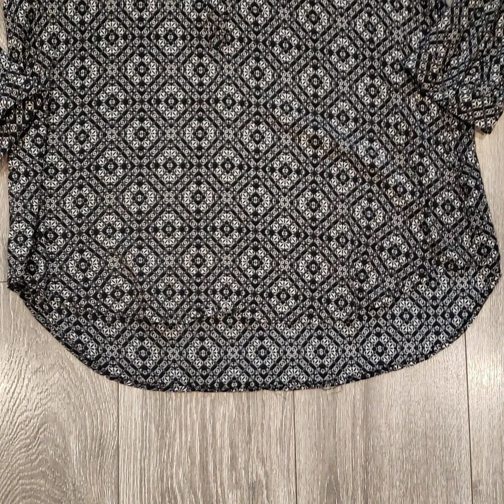3/$12 Blouse Tunic V Neck Button Down Black Grey White XL-runs small - Picture 12 of 13